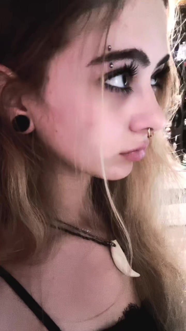 @oliviainchains