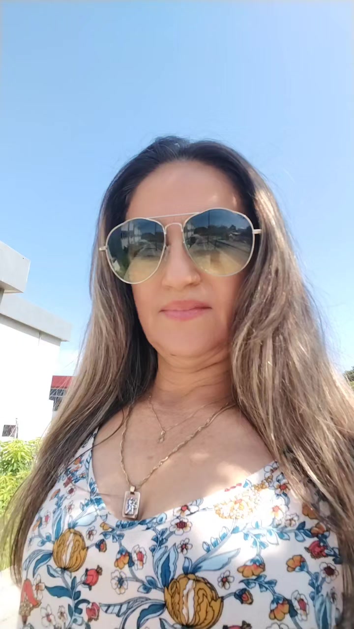 @• Gladys Rivera •