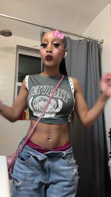 @Nia Simone