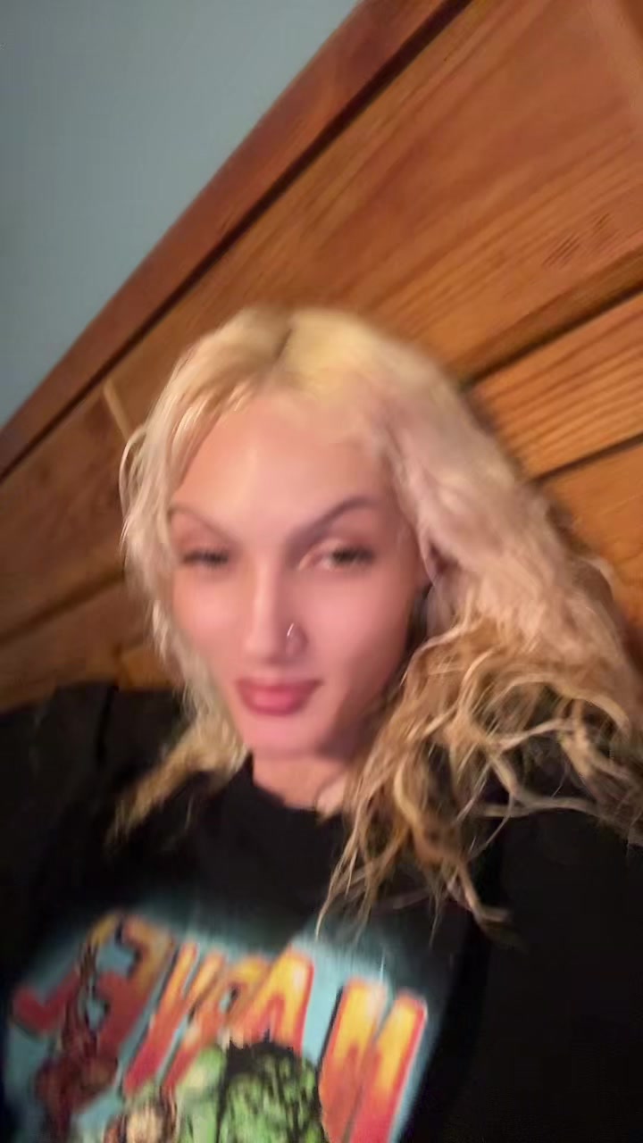 @hollywright23