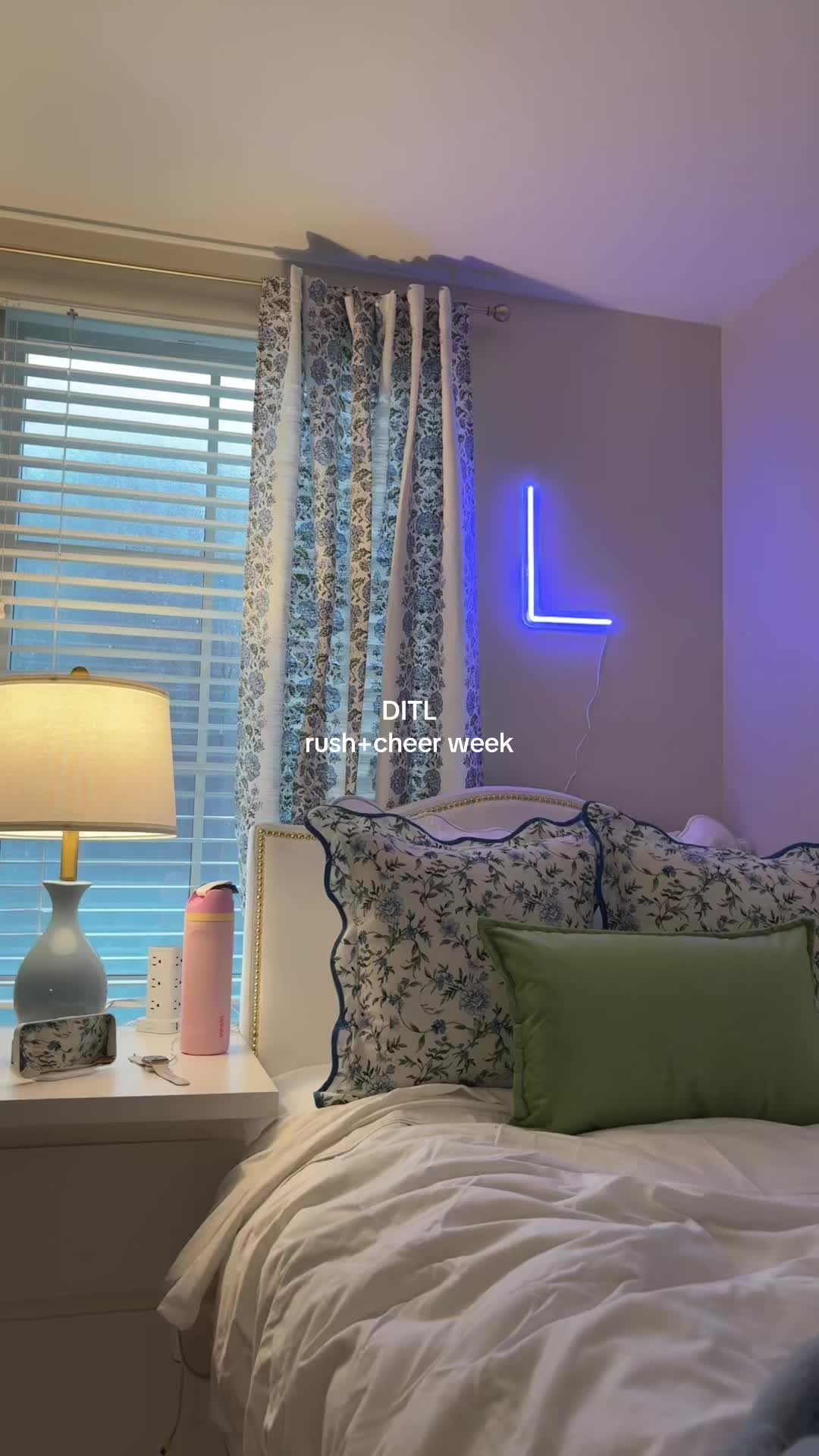 @laurenr