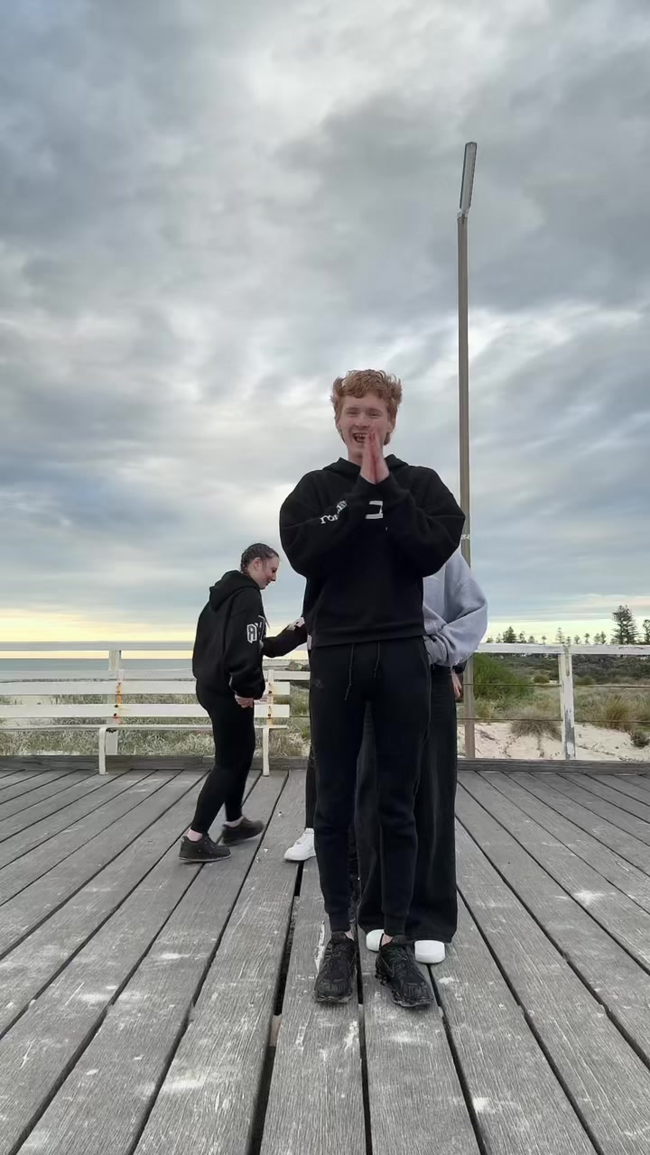 @🎭