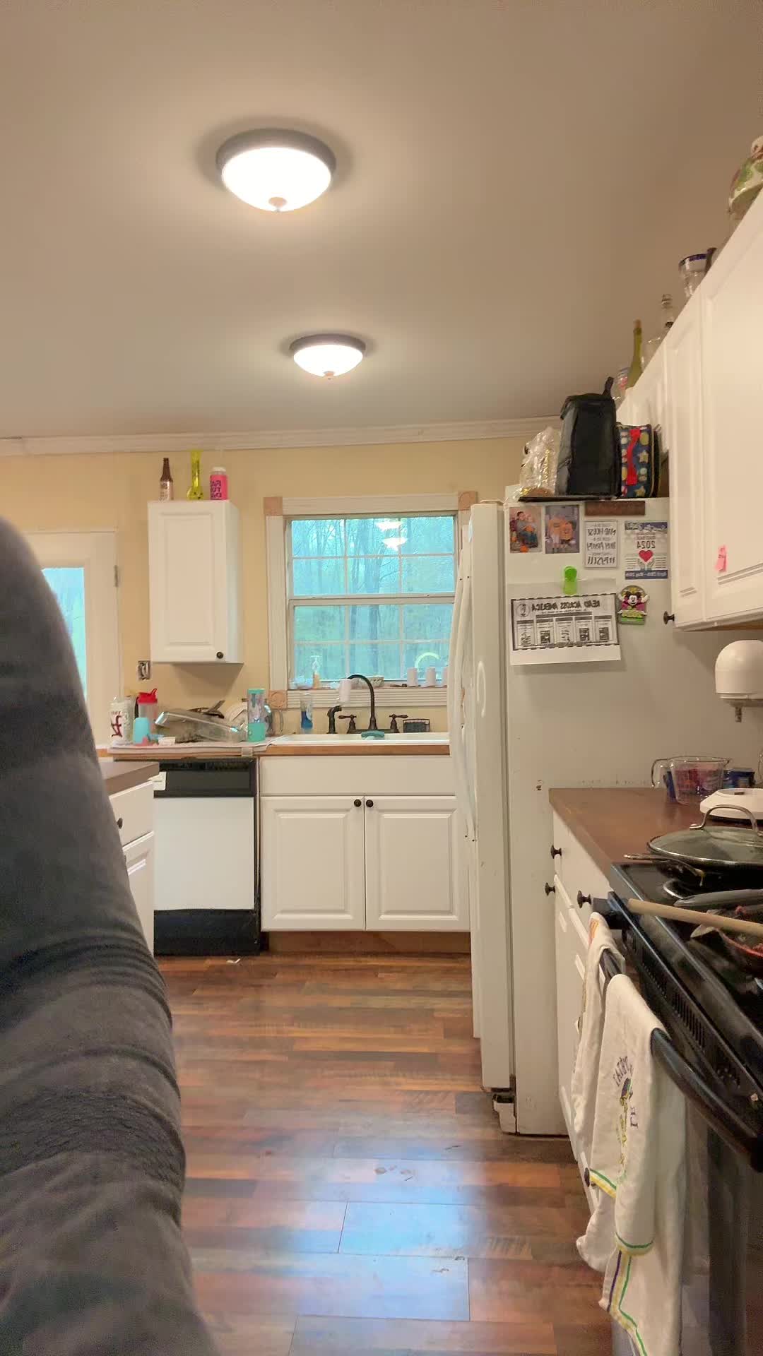 @HotwifeKat