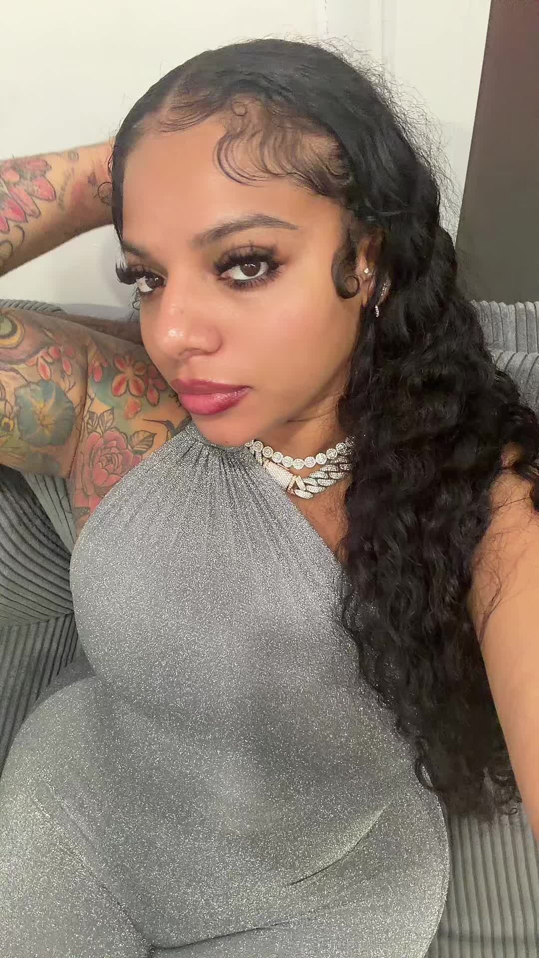 @MIKAYLA SARAVIA