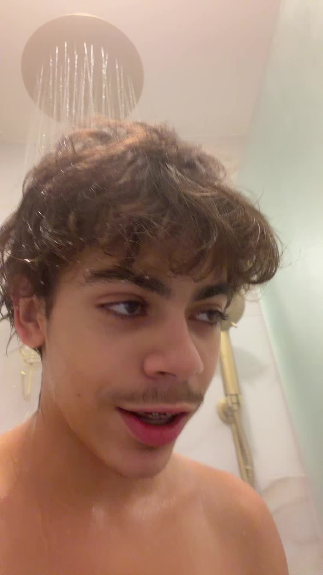 @iseezayy