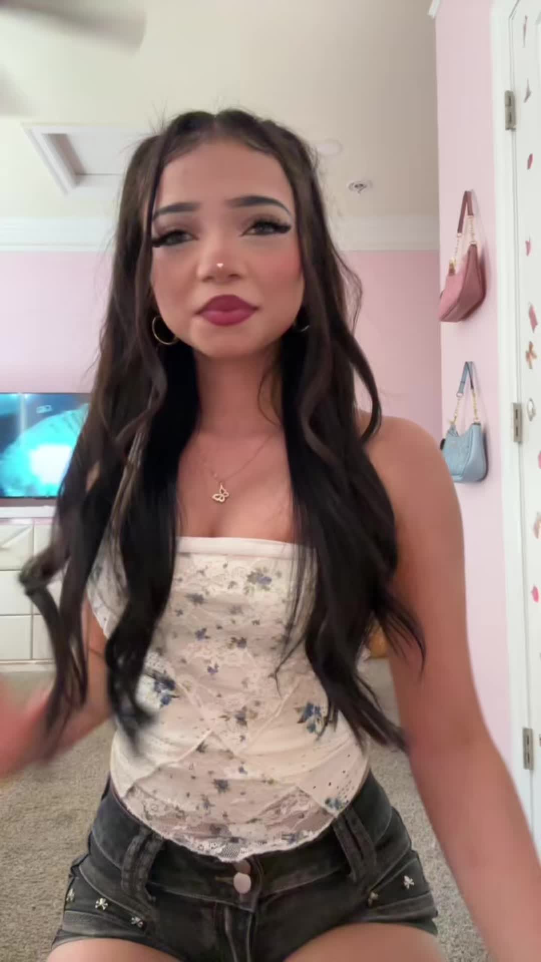 @𝓚𝓪𝓻𝓵𝓪 🌺