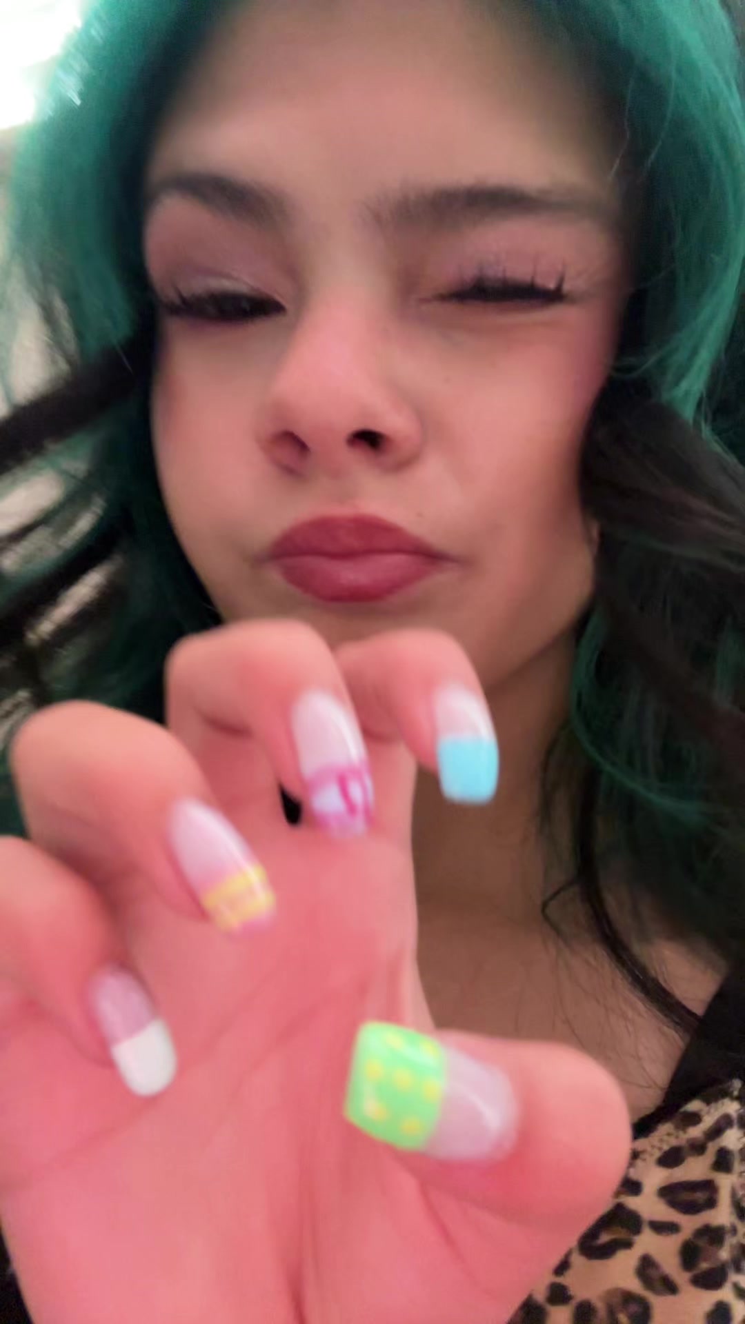 @🦄