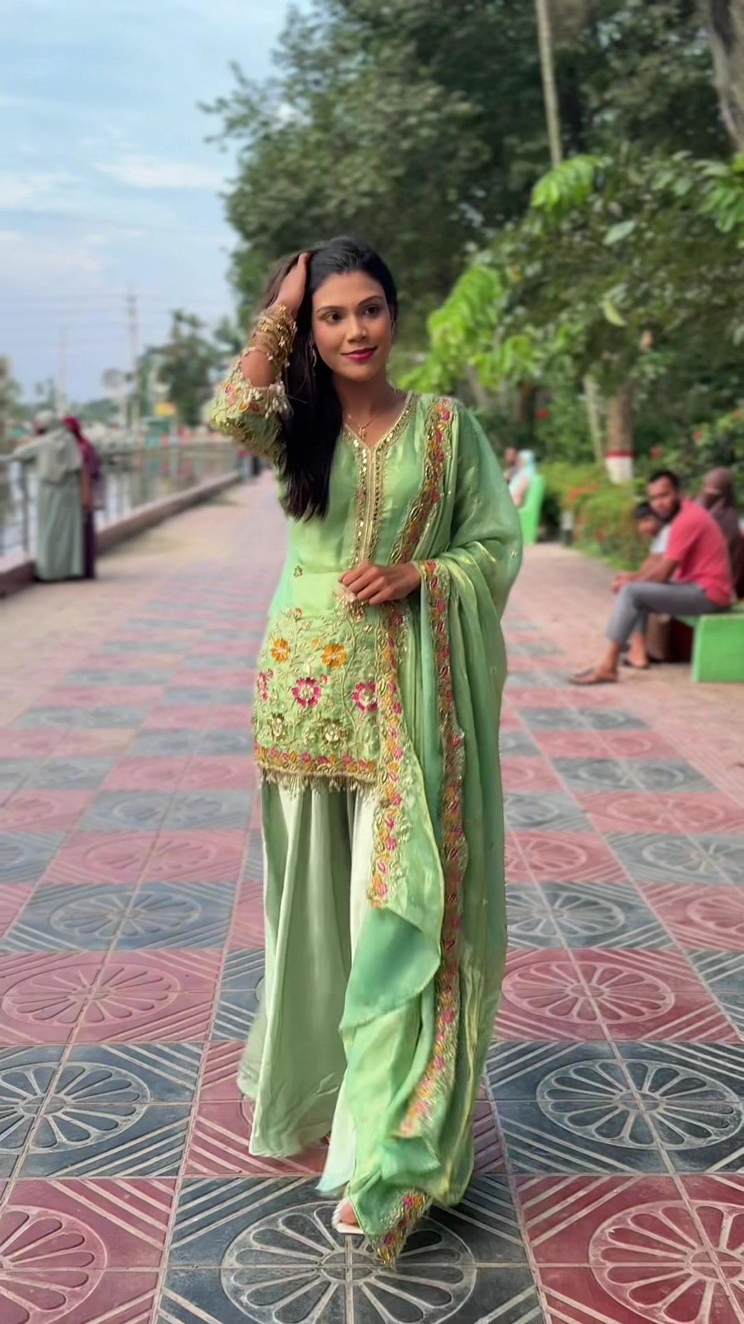 @👩🎓⚖️Arshi +(আরু)⚖️🎓