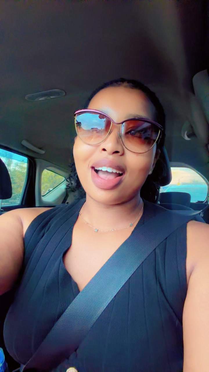 @naomikuria