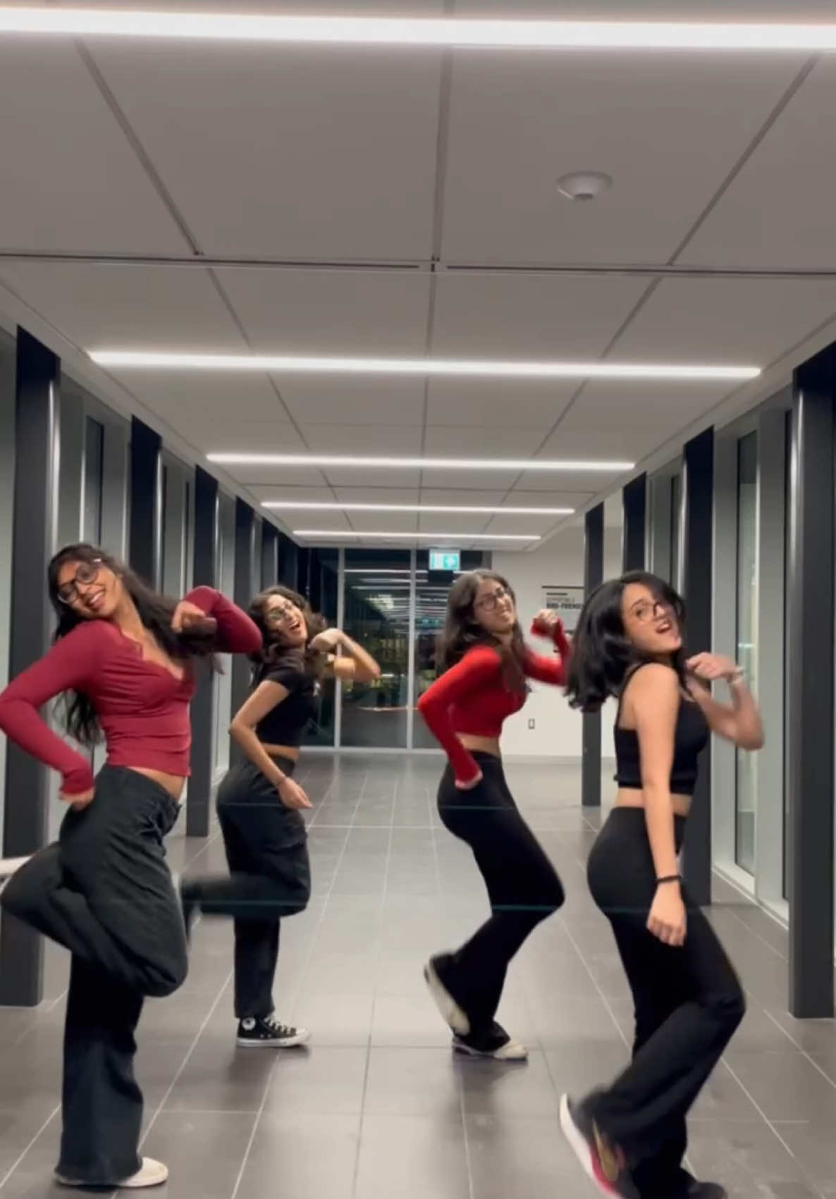 @uw.dhamaka