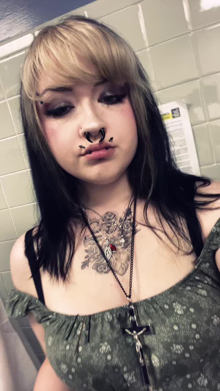 @Moldy🦇🥀