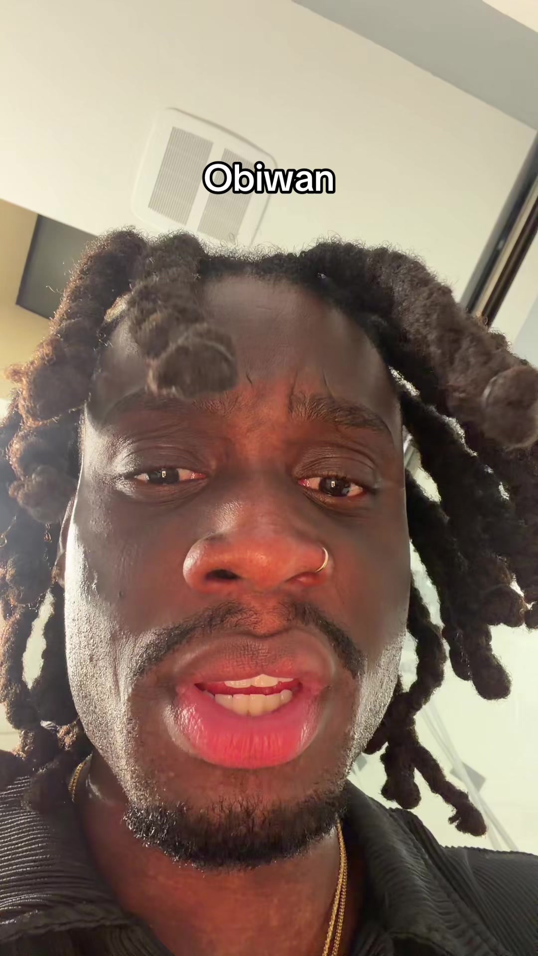 @uɐǝſ ˙ʇS ʎǝssǝſ