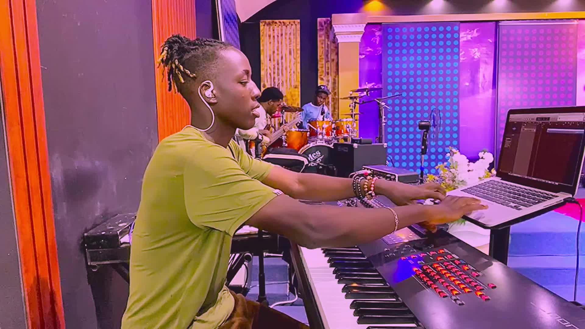 @Boni on the keyz