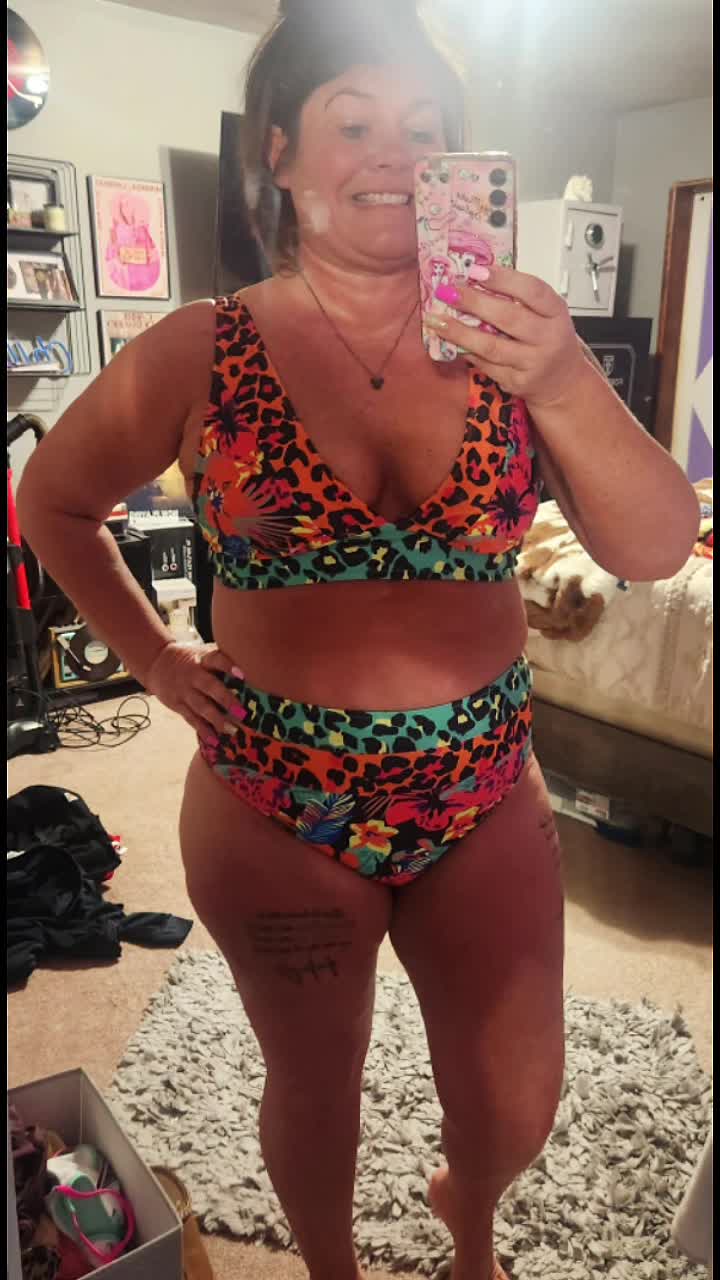 @ThatShortThickBlondeGirl