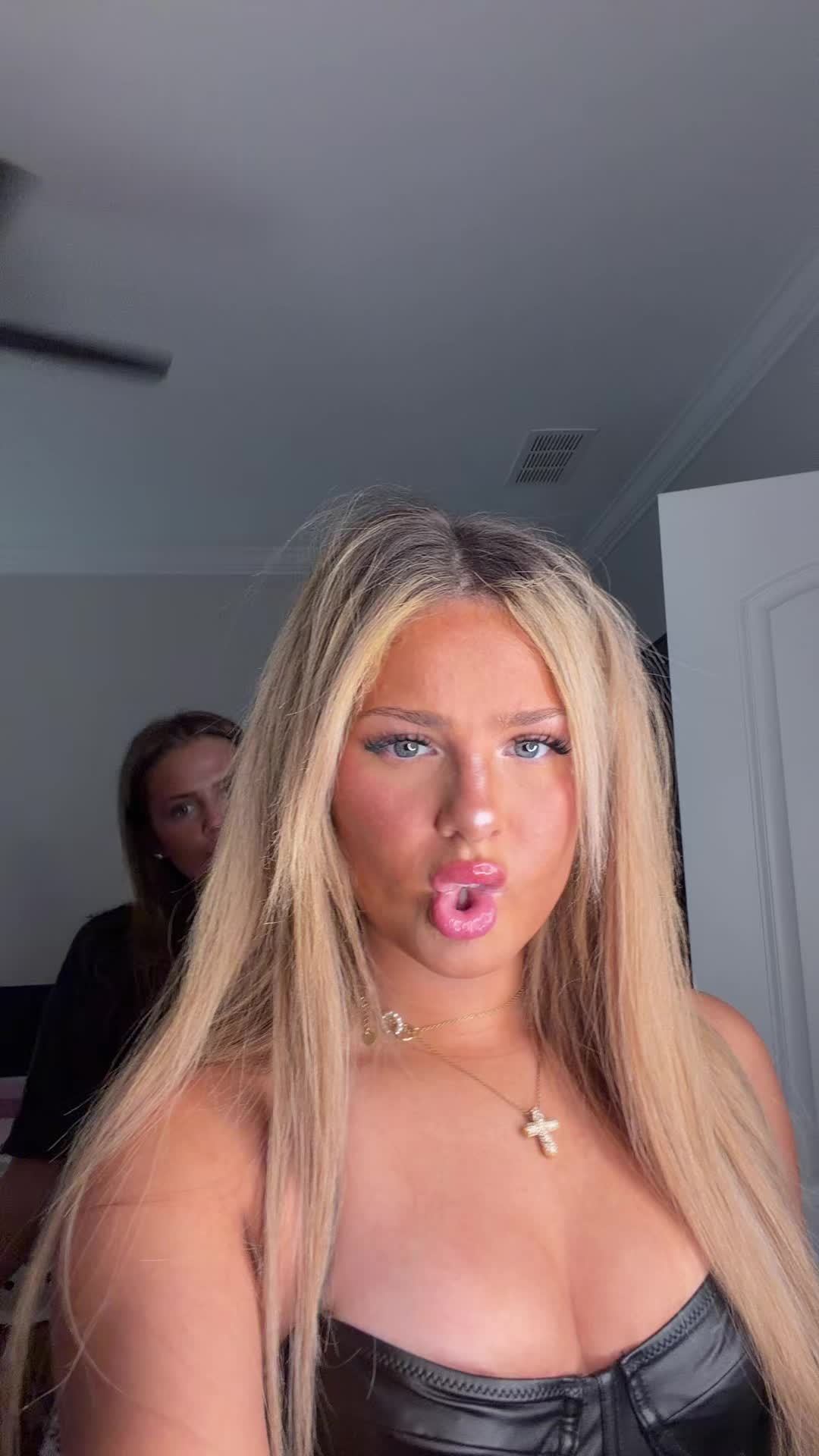 @👼