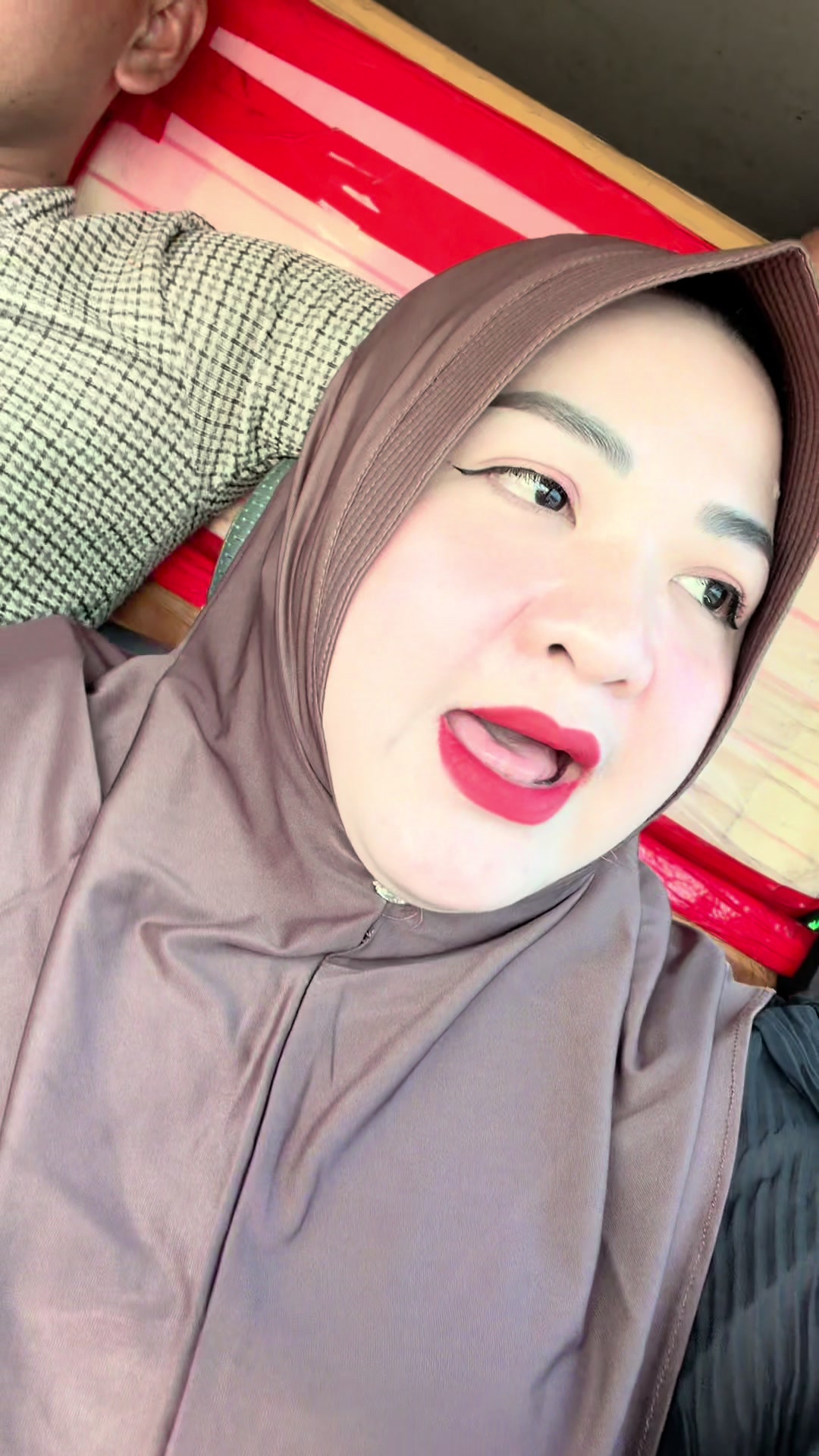 @Es hallo dek ๐ฎโ๏ธ๐