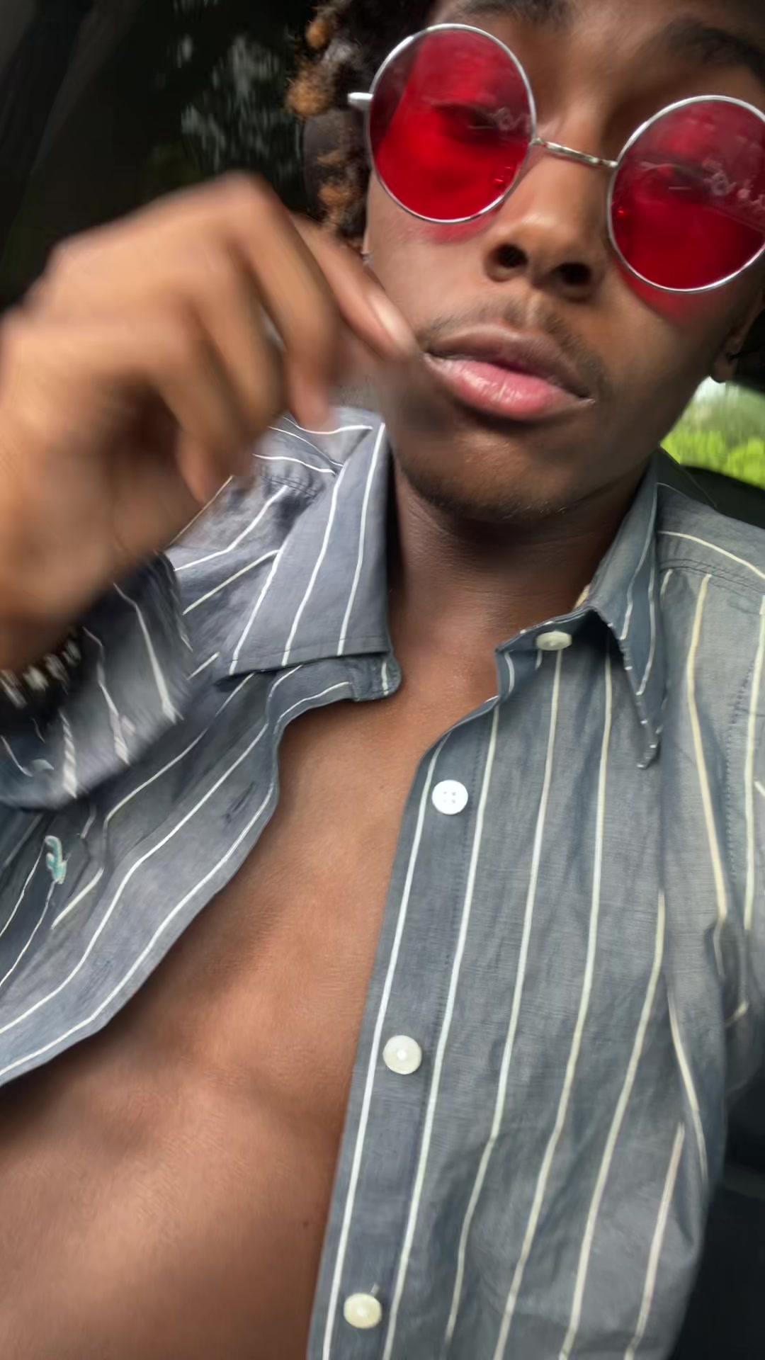 @WalkingUnd3ad