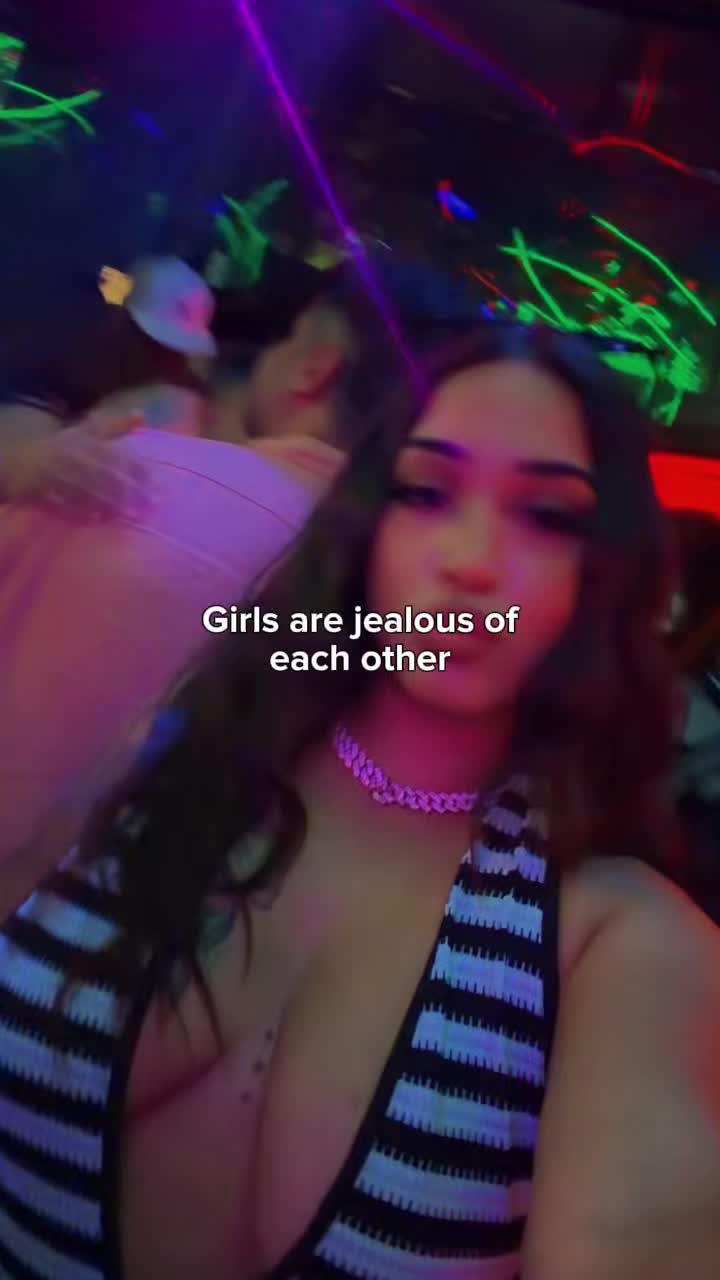 @Tee