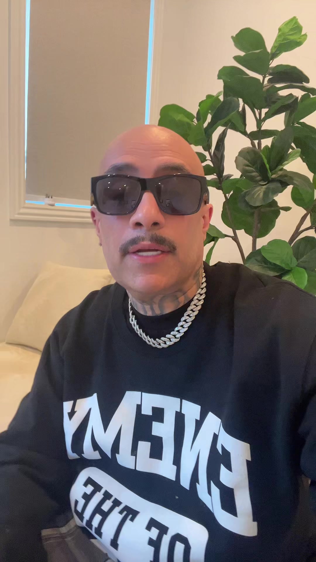 @Mr.Capone-E