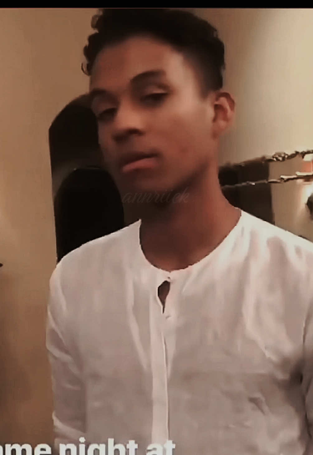 @𑣿