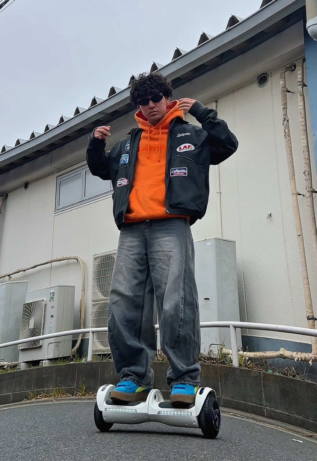 @るい