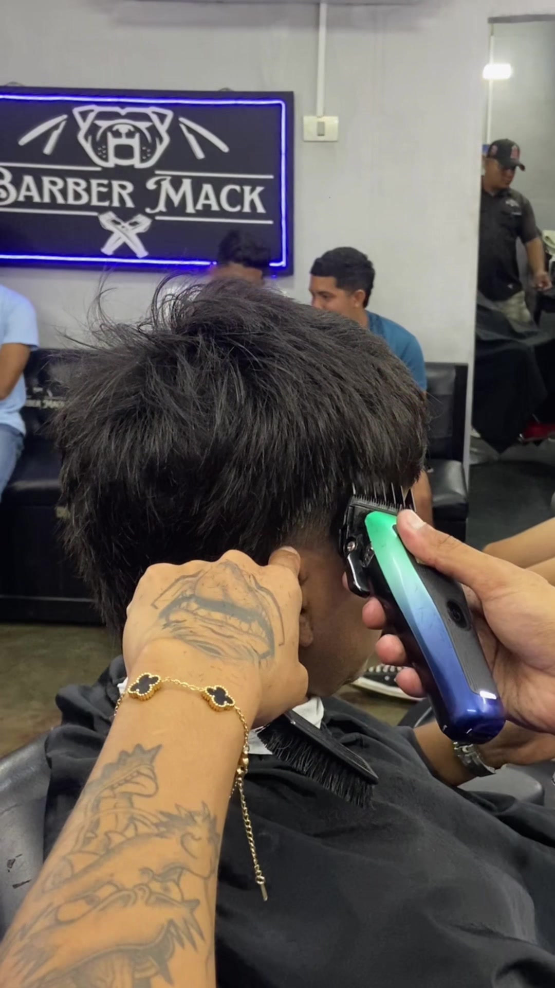 @Barber Mack