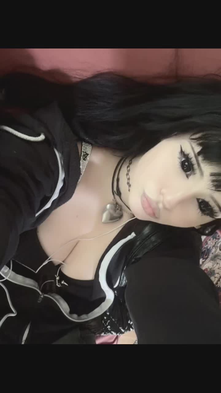 @𝒩𝒶𝒾𝒶 🐰🧁