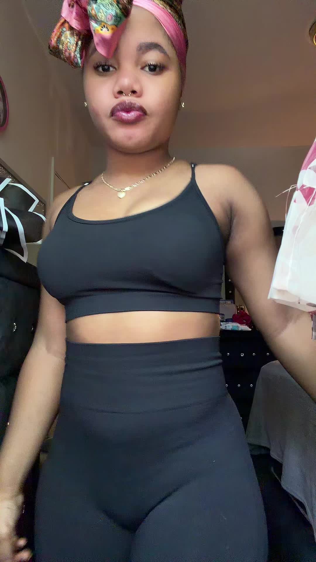 @𝒩𝒾𝒶