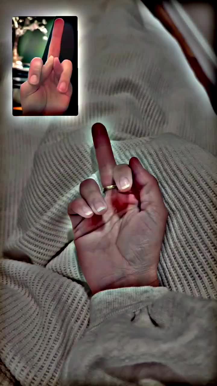 @๐๐ผ๐๐ ๐ถ๐
๐๐น๐ถ๐ฝ๐