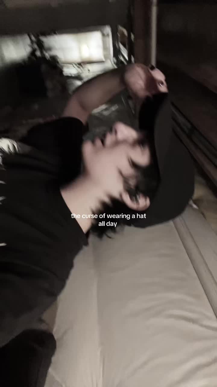 @⌖