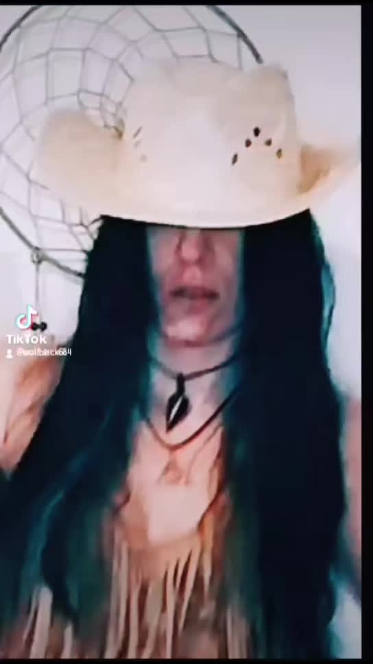 @LadyWolfBlack🐺
