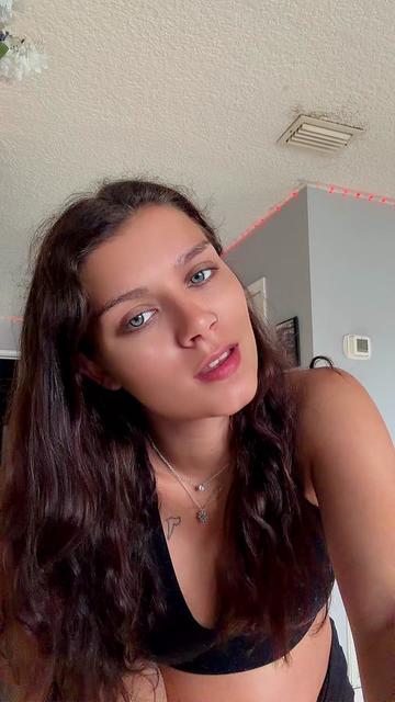 @hazyyemilyyy
