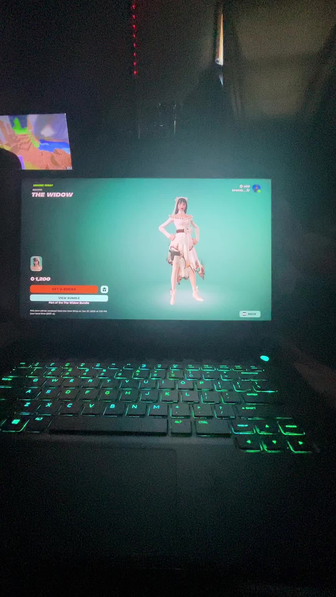 @👻