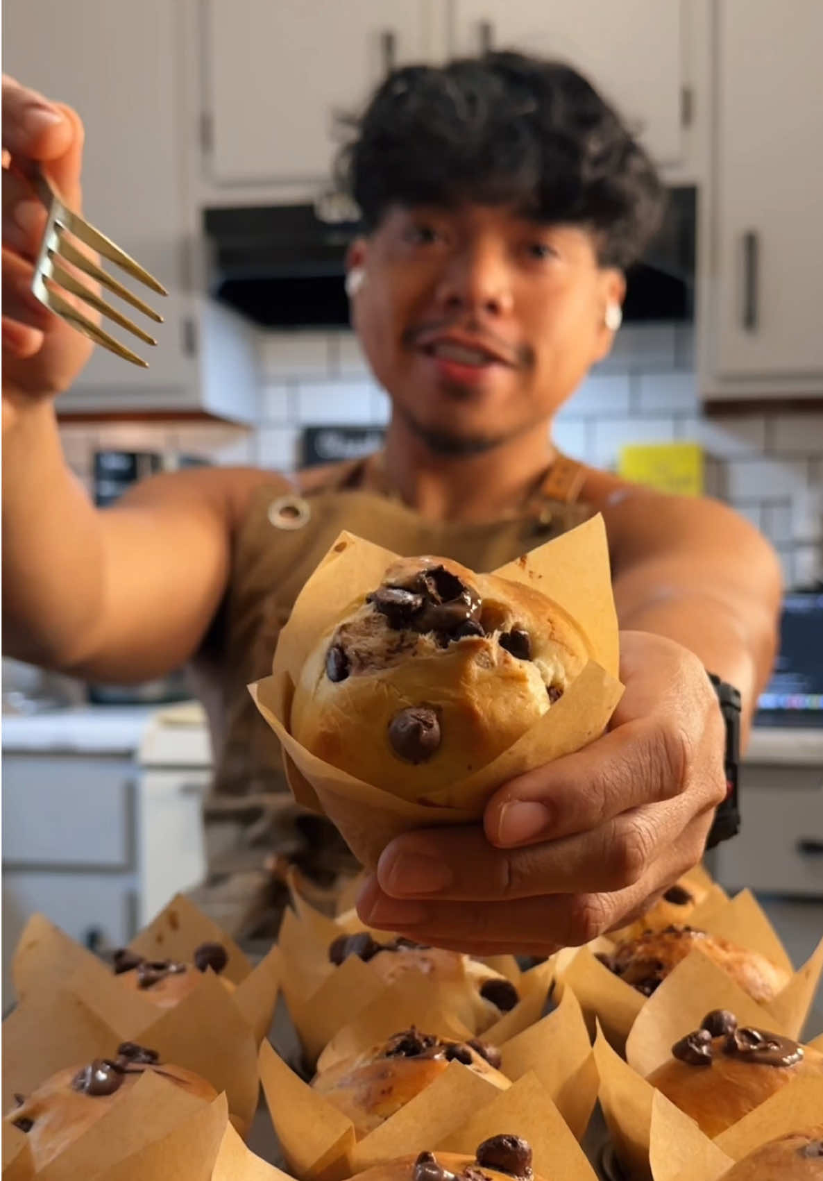 @theshirtlesshomebaker
