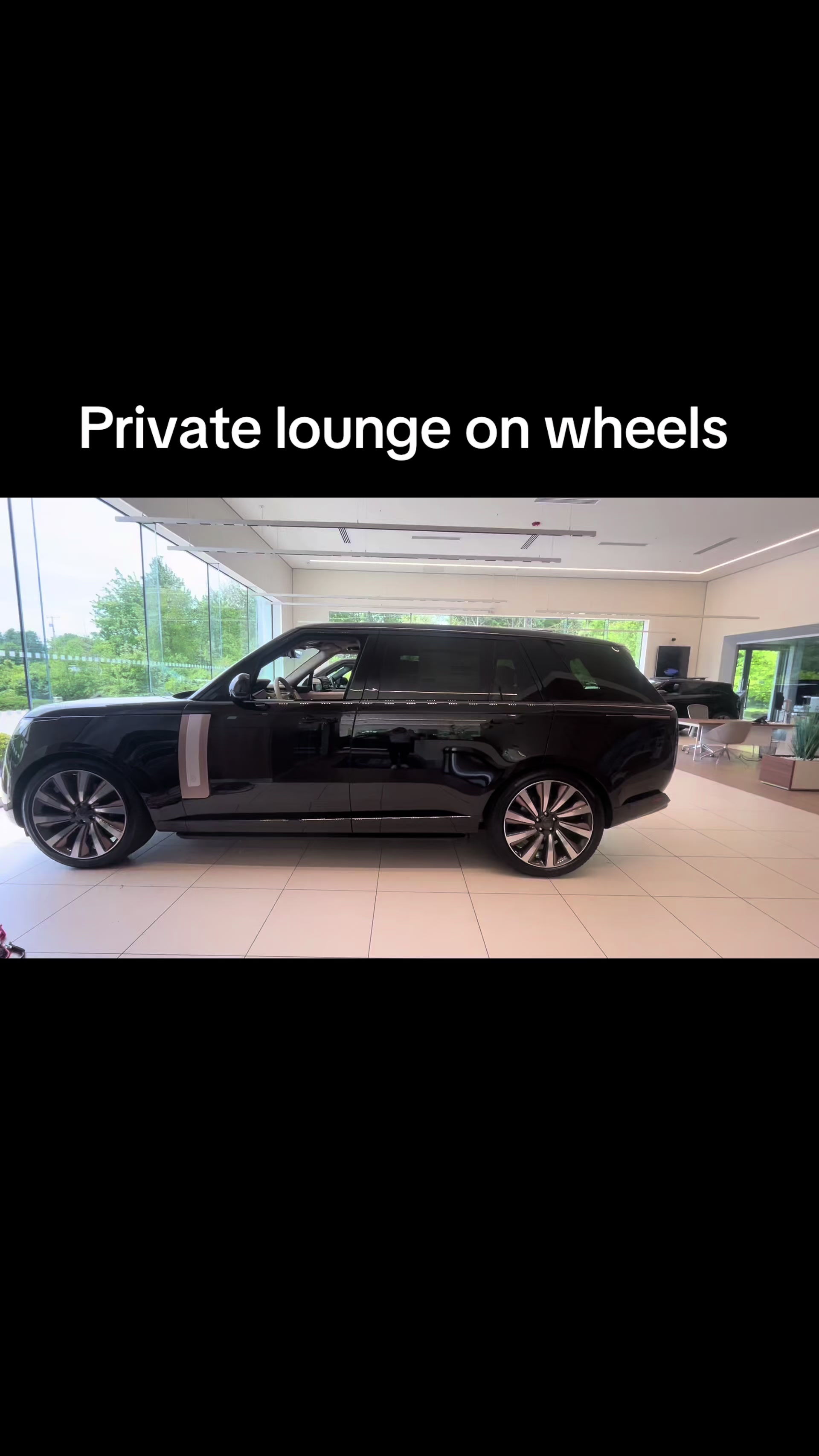 @SarahSellsLuxury