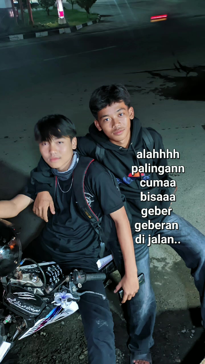 @galawgenz_>