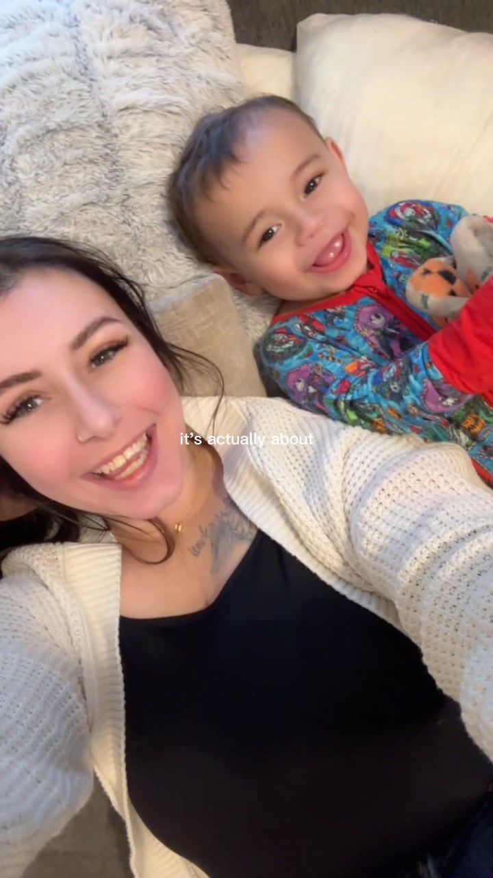 @AshleyDenay