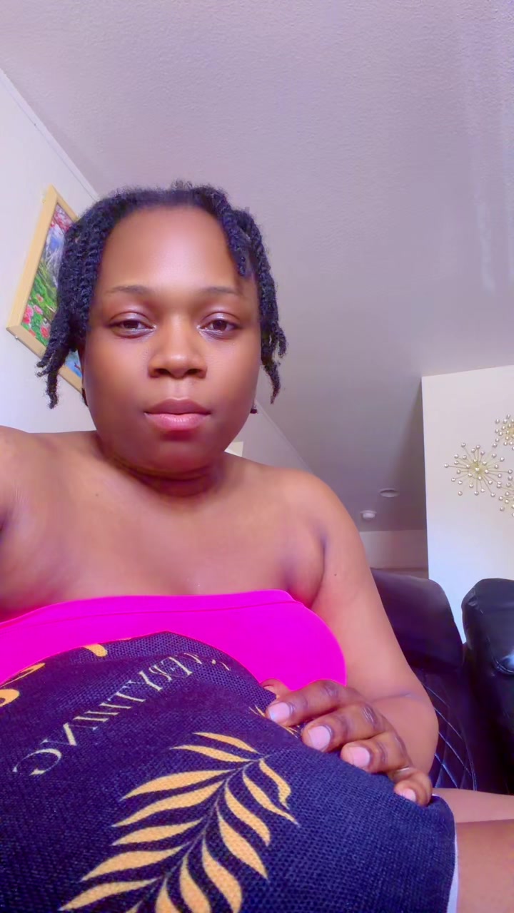 @yvelene