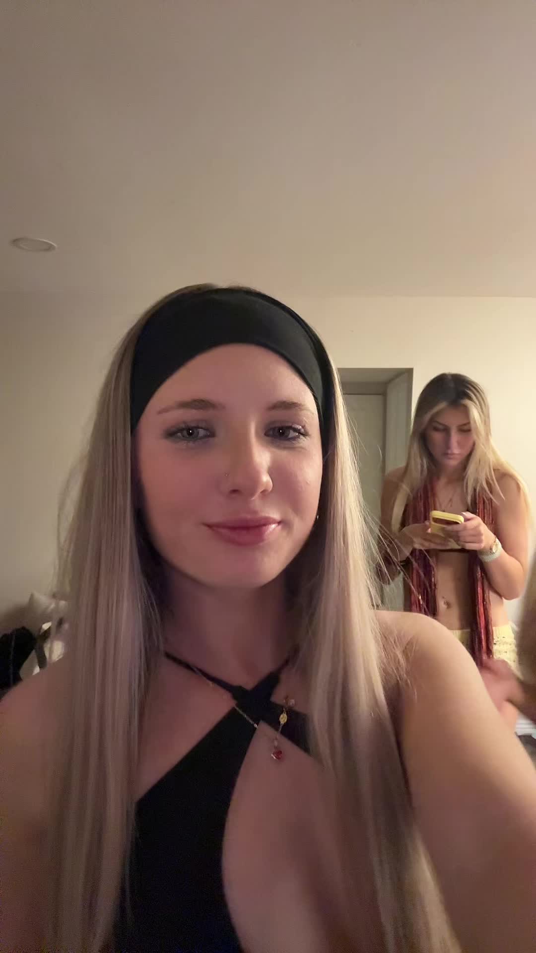 @Bella