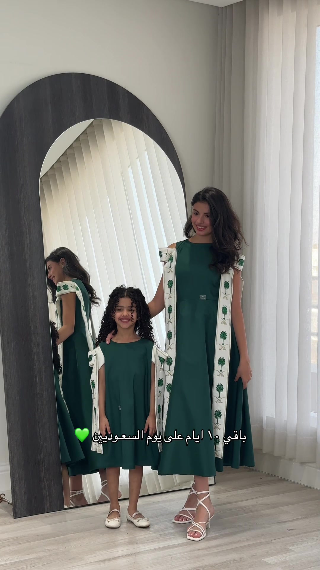 @بـيلا مصممة فساتين