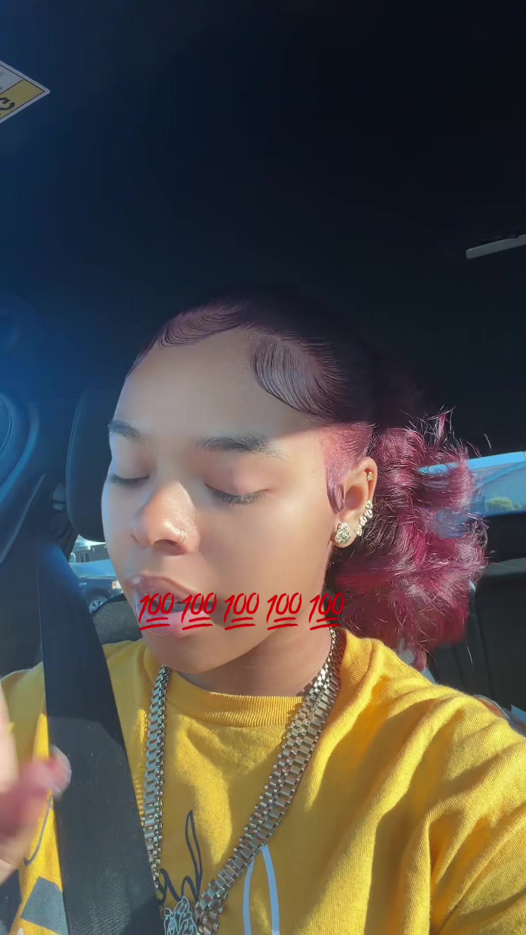 @🚶🏽&zwj;♀️