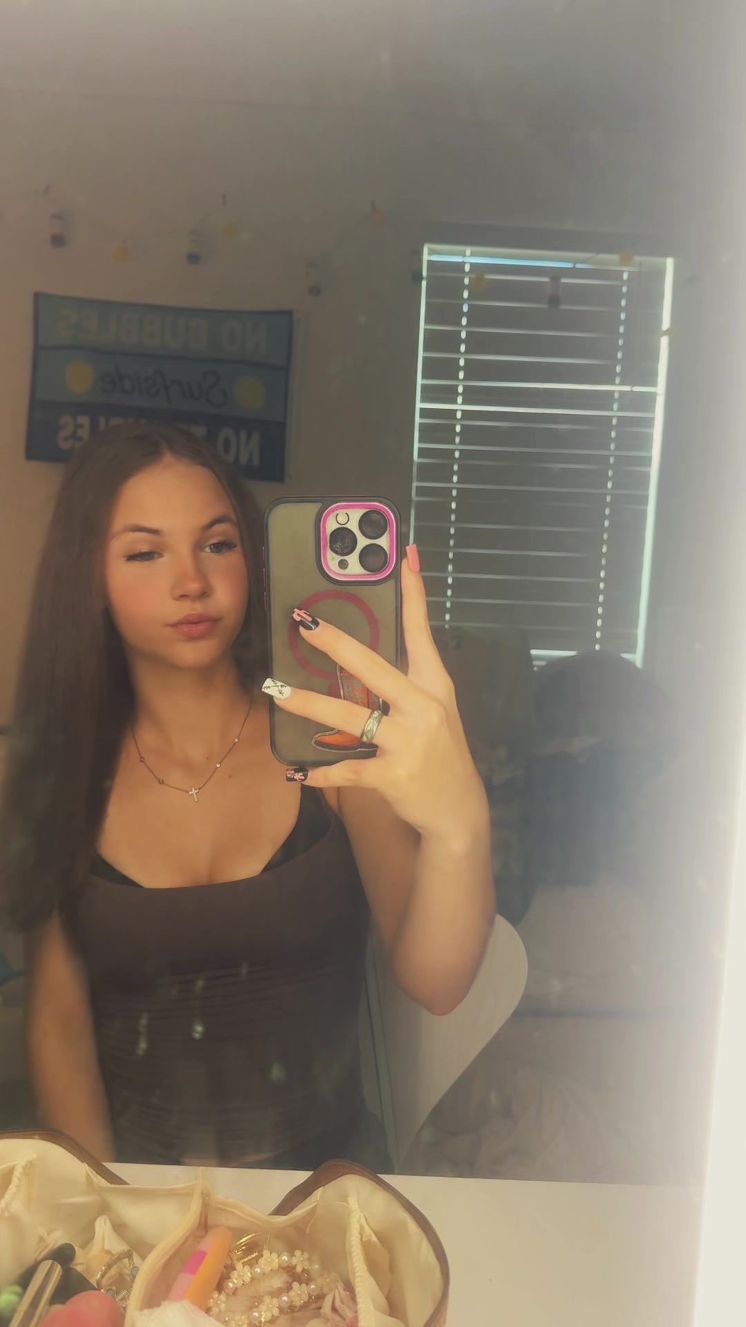 @bella