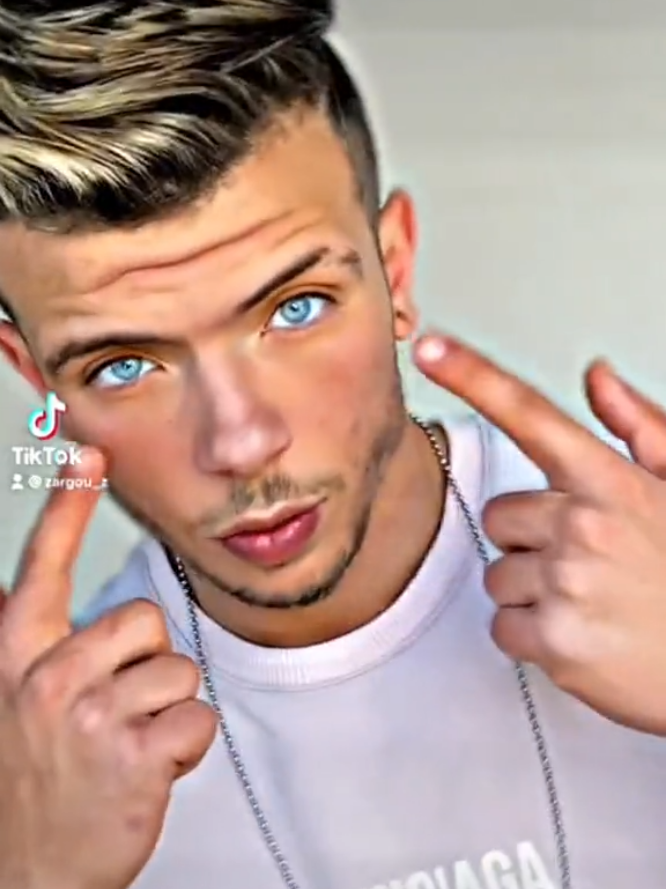 @Ziň__&Ocirc;ű 🐊👑
