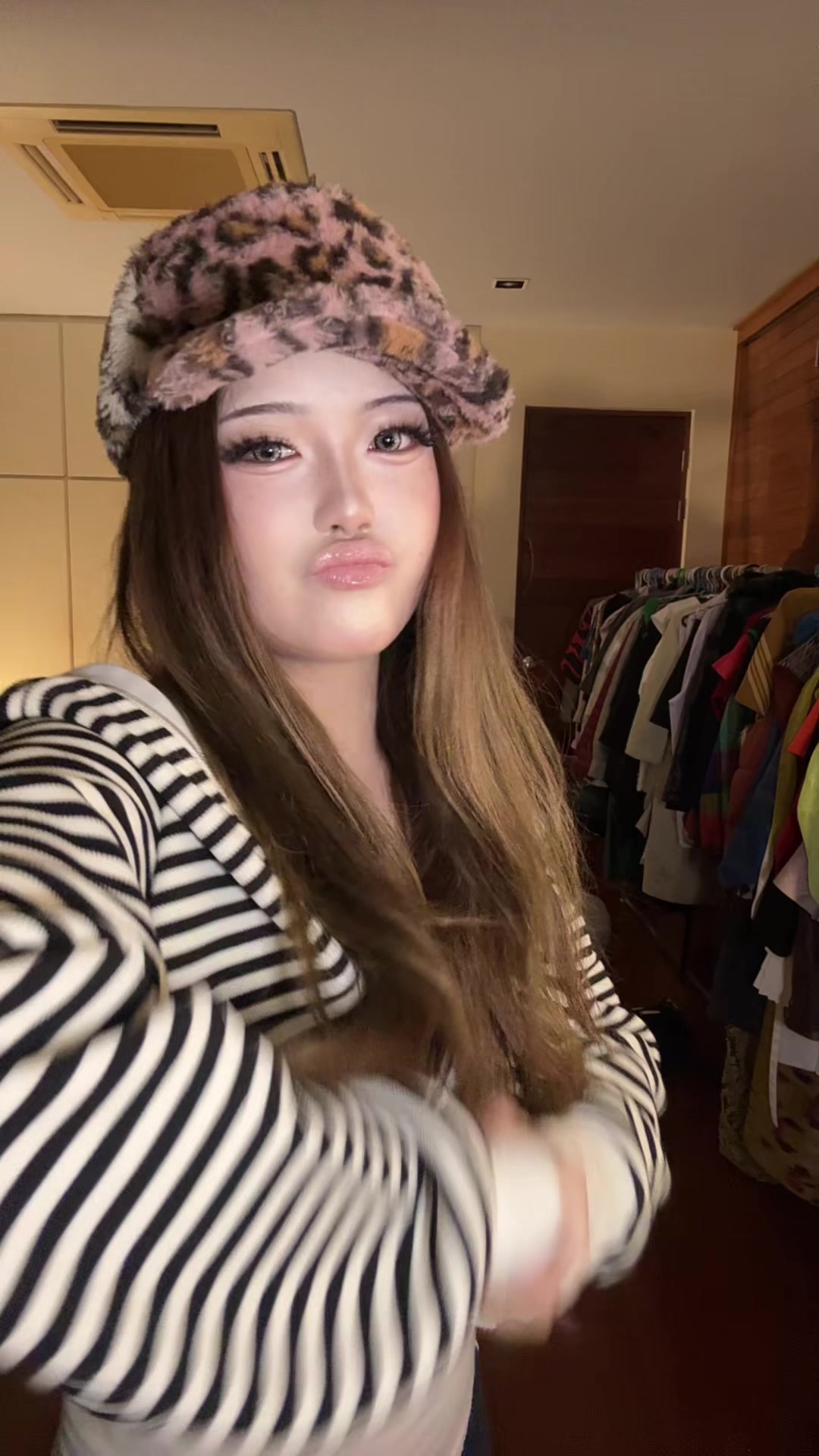 @yeshelys