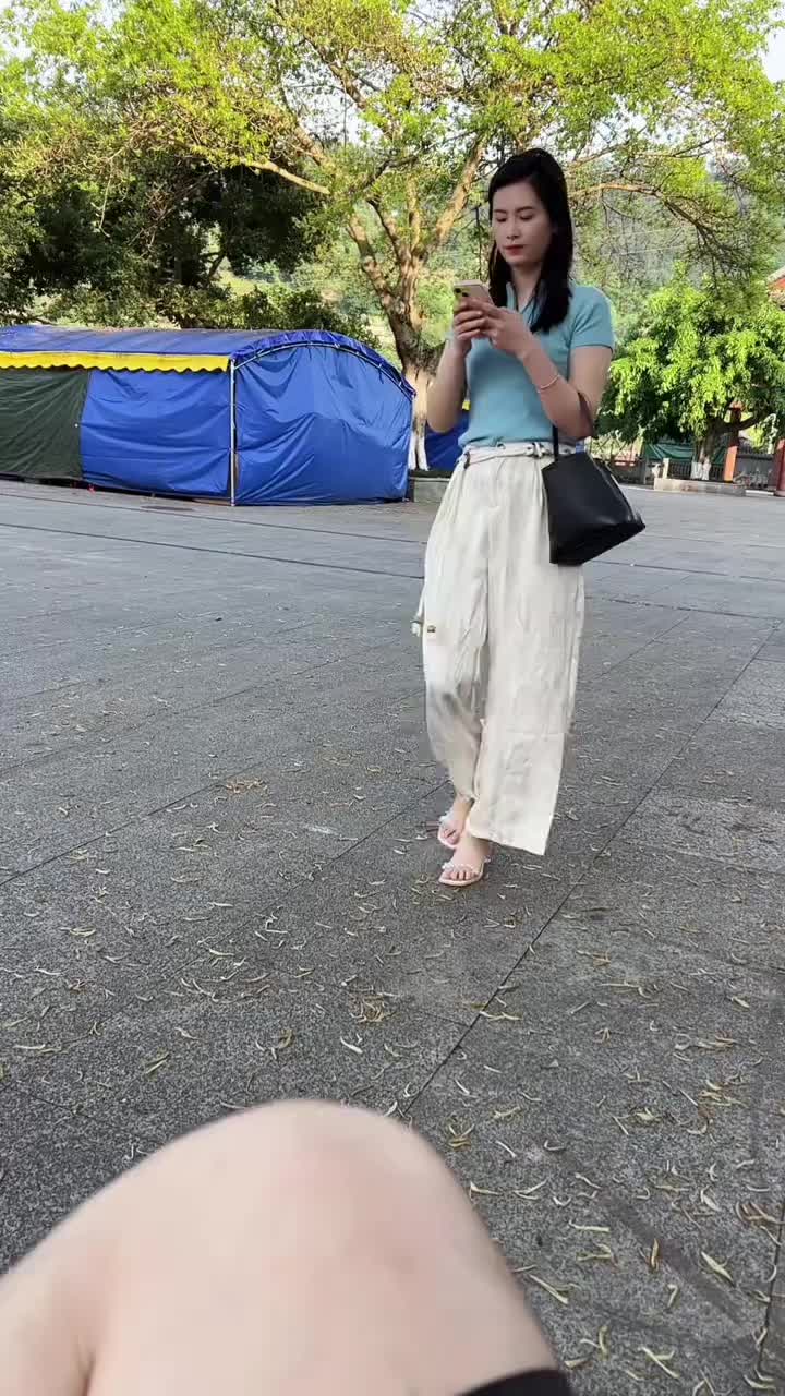 @Walking shot