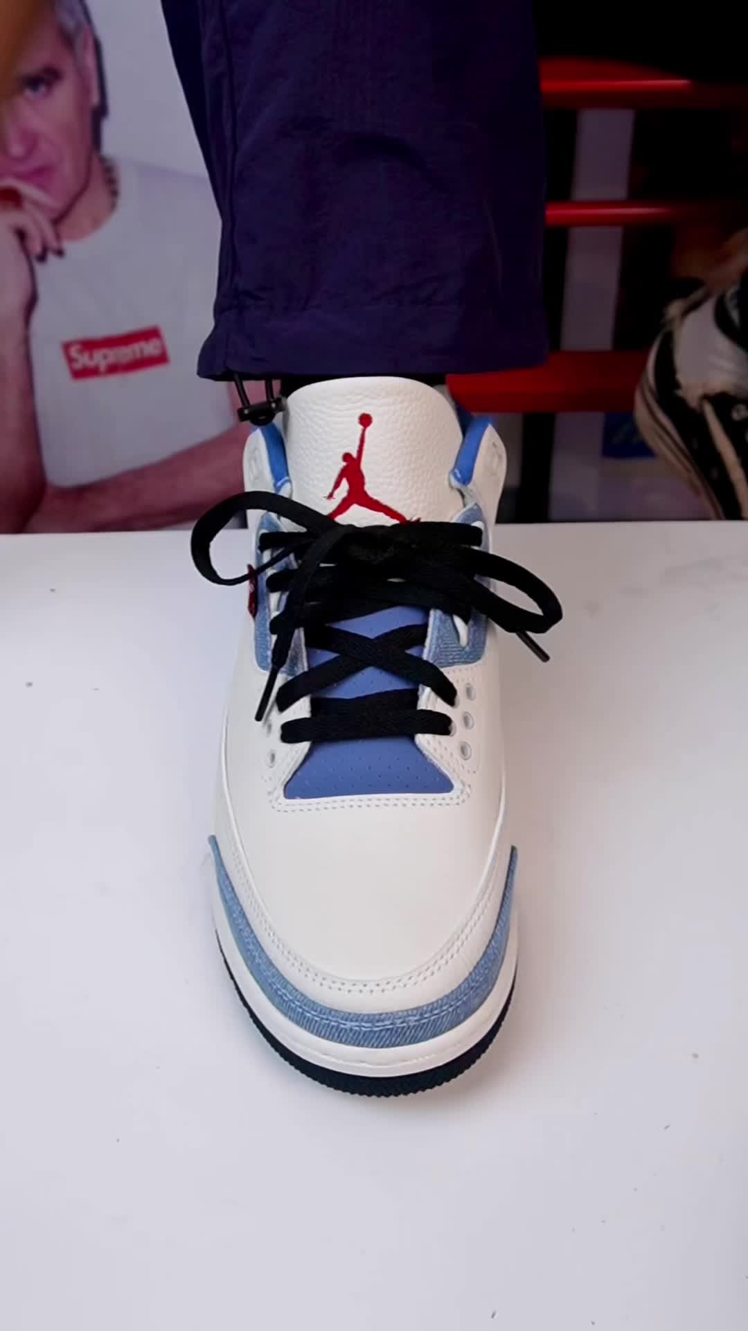 @Lacedsneaker