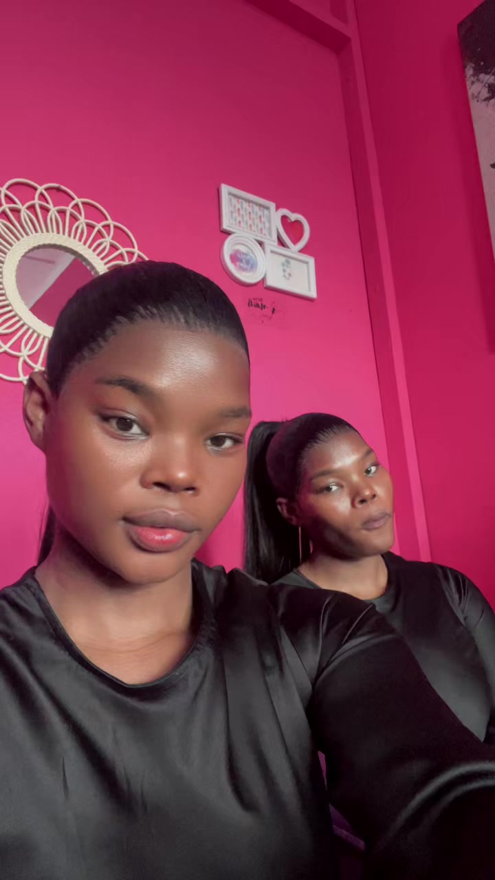 @Virginia & Viggy 👯♀️lip