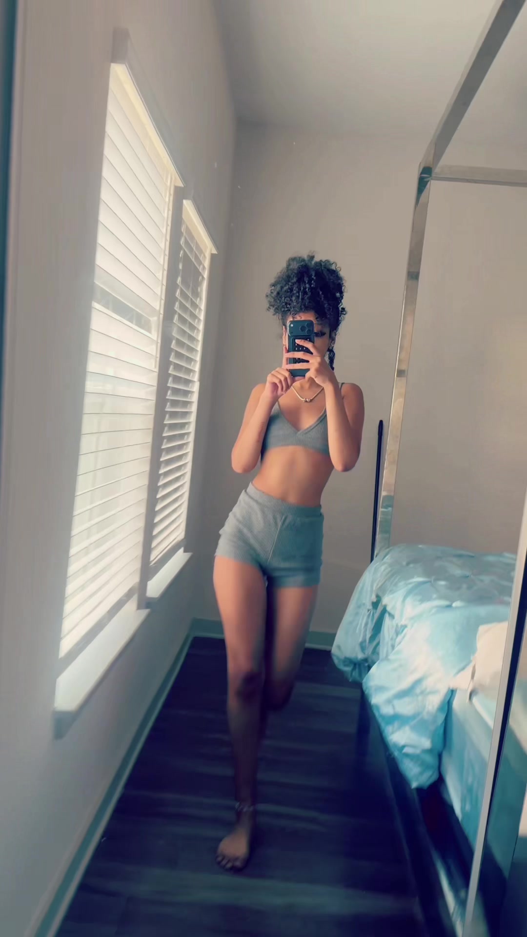 @Farahheartss