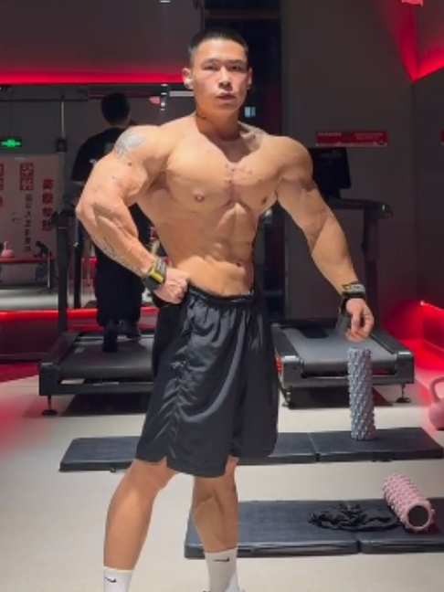 @Beautiful Muscle Male