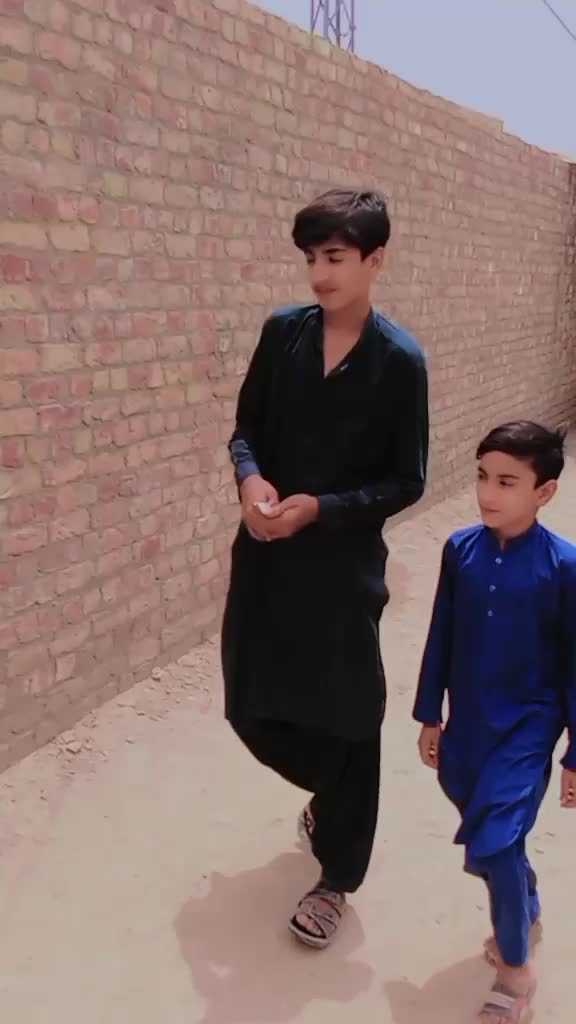 @SozaL Khan🤣